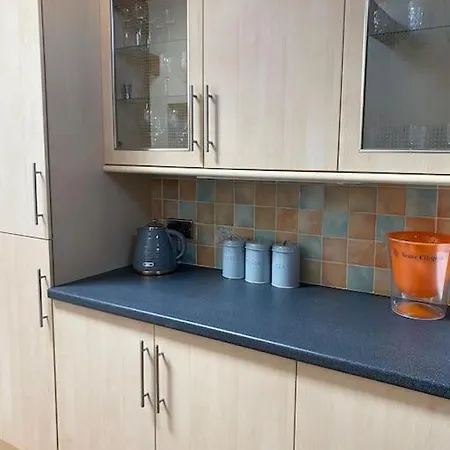Woodland View With Hot Tub And Snooker Table Holiday home Huby