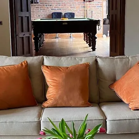 Woodland View With Hot Tub And Snooker Table