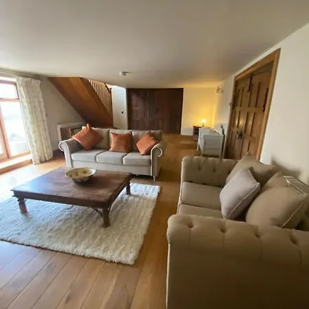Woodland View With Hot Tub And Snooker Table Holiday home