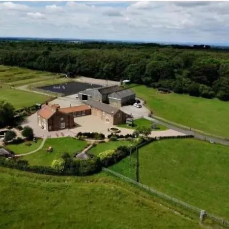 Woodland View With Hot Tub And Snooker Table Huby
