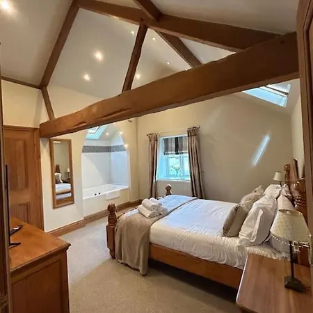 Woodland View With Hot Tub And Snooker Table Holiday home *