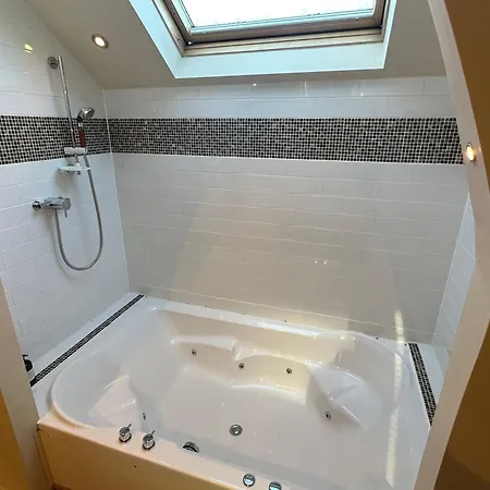 Woodland View With Hot Tub And Snooker Table *