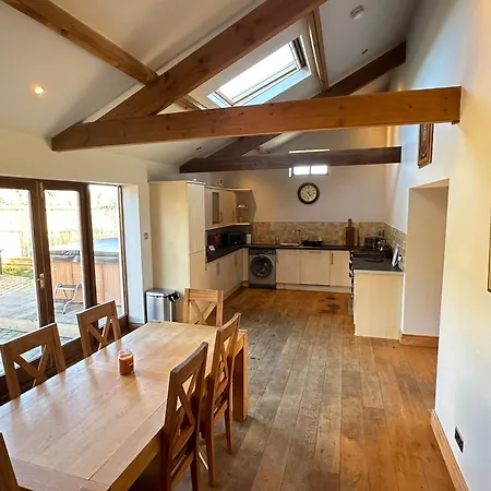 Woodland View With Hot Tub And Snooker Table Huby