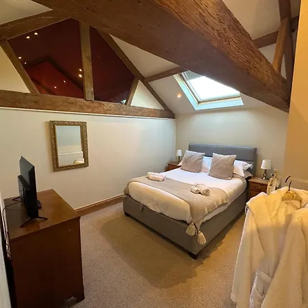 Woodland View With Hot Tub And Snooker Table Huby